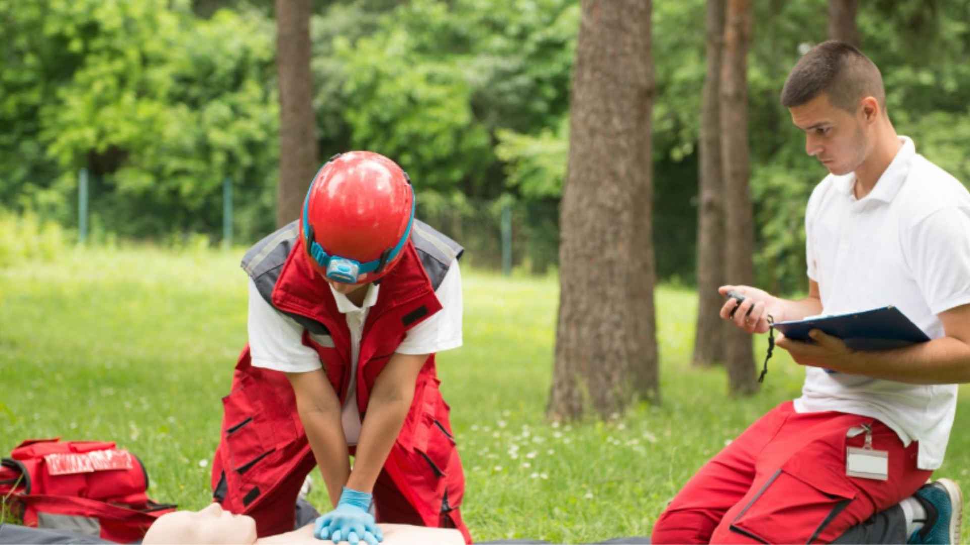 An experienced remote First aid instructor teaching essential skills to the students at Coast2coast First Aid and Aquatics Inc.