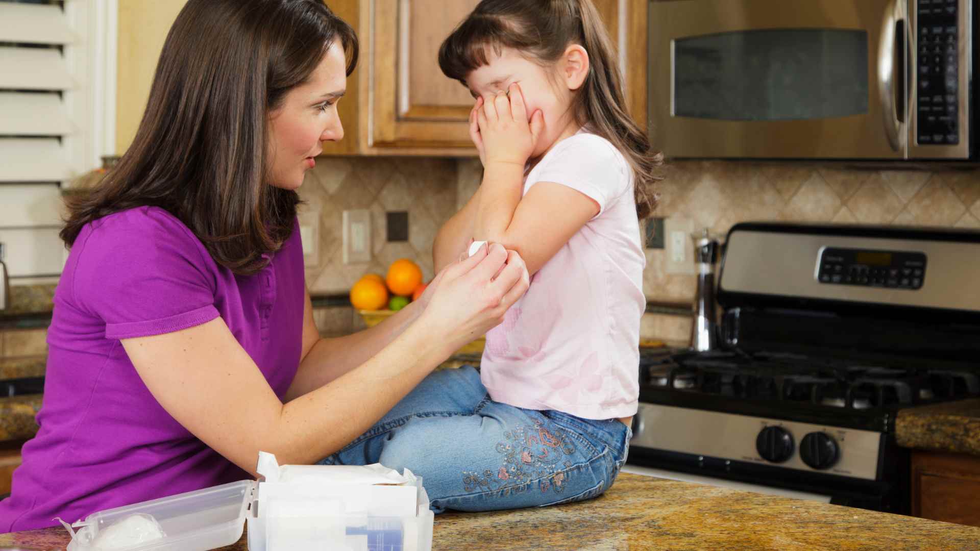 A mmother using her first aid skills to stop bleeding of her daughter.