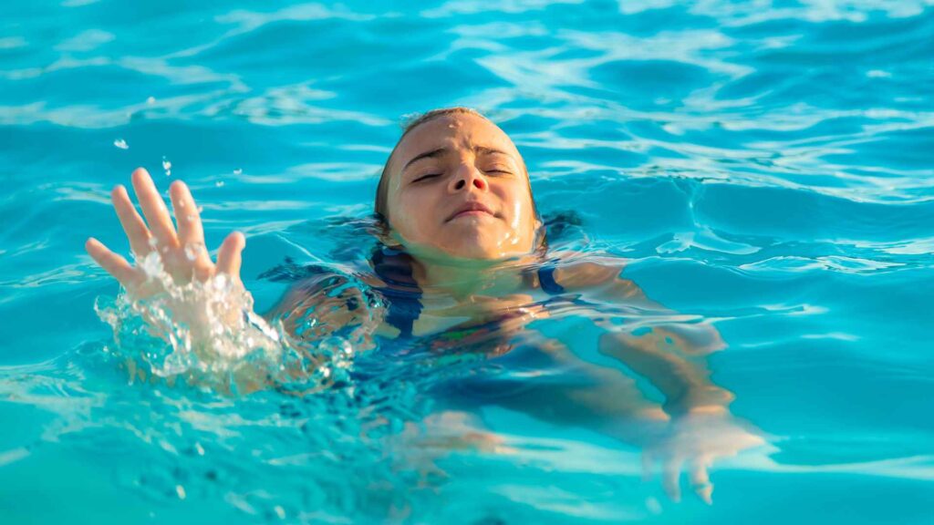 A person drowning in a pool asking for help