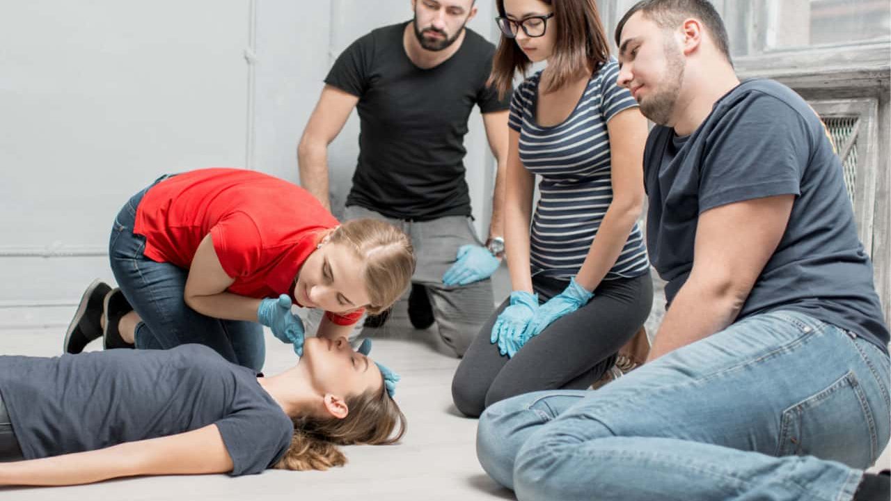 private-first-aid-cpr-training-for-businesses-groups-Coast2Coast-min